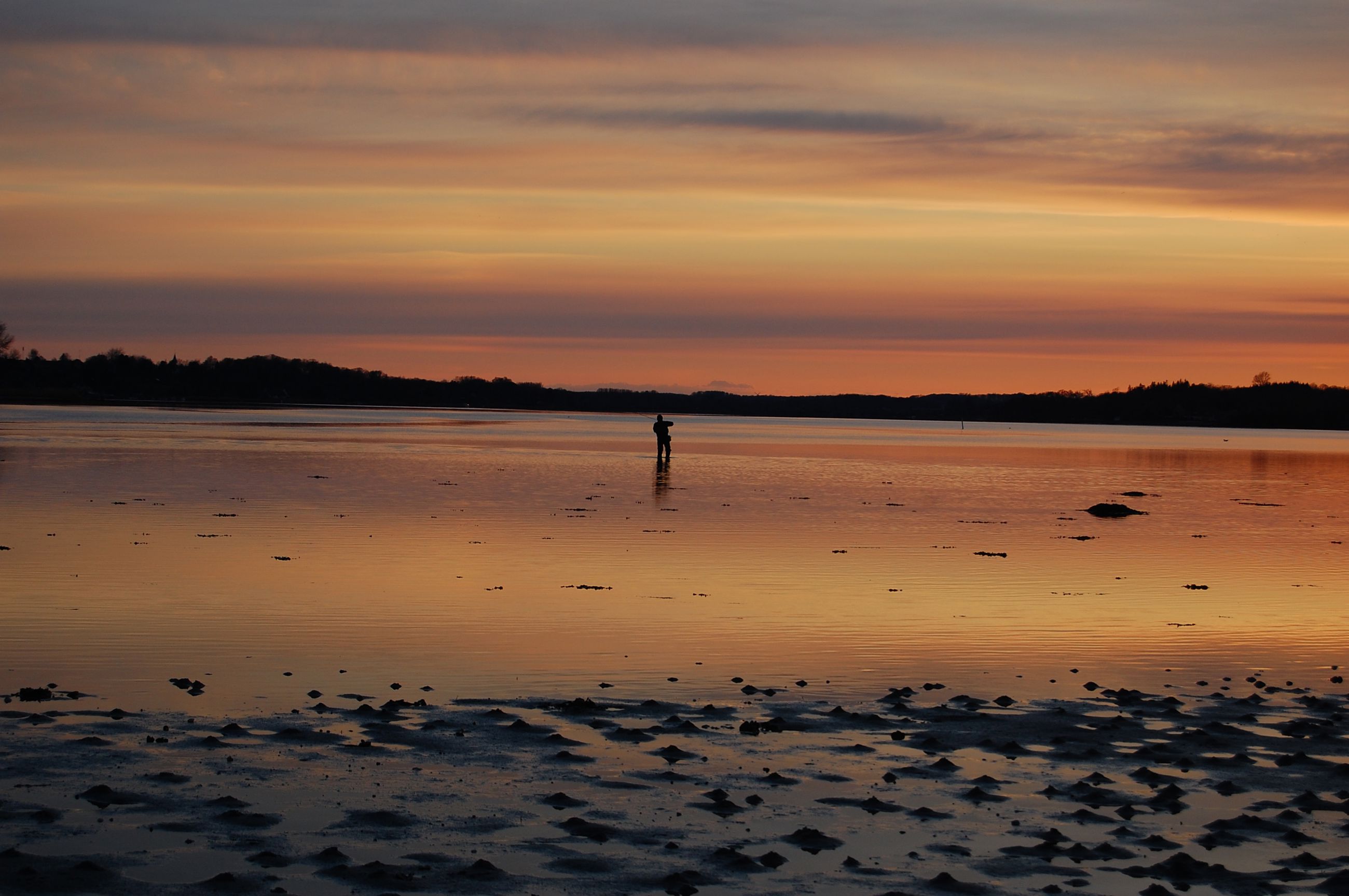 Lystfisker i solnedgangen.